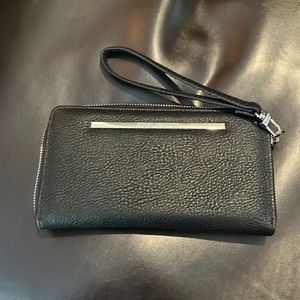 Steve Madden wristlet